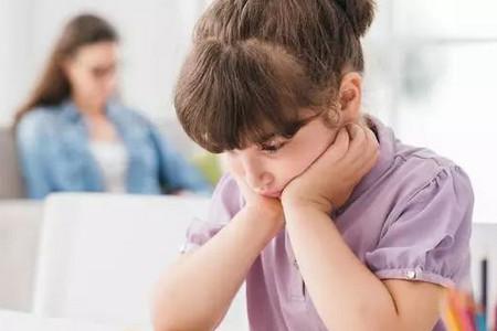 小孩抽动症能自愈吗？爸妈在家怎么进行干预？