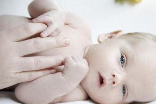 新生儿喉鸣的症状 类型不同症状也不同