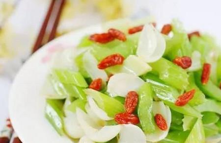 睡前别给孩子吃这7种食物，会影响睡眠质量！