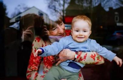 哪个父母不是又抠门，又出手阔绰？