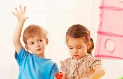 逼孩子“打招呼”的害处那么多，家长该怎么做呢？