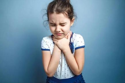 孩子长期声音嘶哑别不当回事儿，当心喉癌找上门！