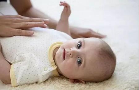 如何判断宝宝腹泻严重不严重？宝宝腹泻吃什么好得快？