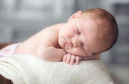 为什么宝宝喜欢趴睡？有哪些好处呢？