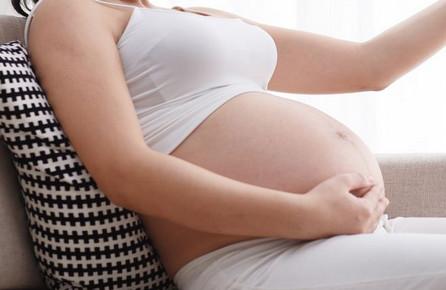 从子宫移植到分娩，到底经历了什么？