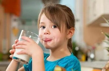 又到身高猛长期，要想孩子长得高，宝妈务必把握好这4点！