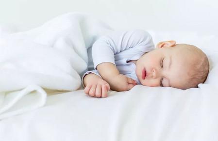 一秒破功变睡渣，如何应对宝宝的“睡眠倒退”期！
