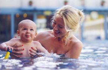 宝宝肚脐易感染，新生儿游泳需注意的不只这一点！