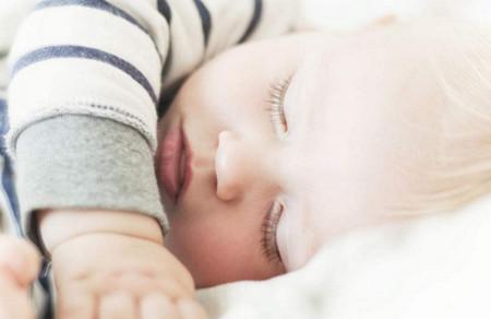 宝宝喜欢趴着睡好吗？会影响脊椎发育吗？