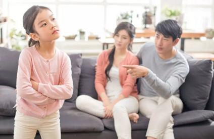 被吼之后闭嘴的孩子和顶嘴的孩子，你喜欢哪个？