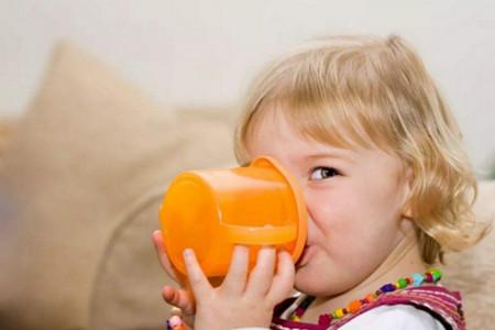 儿童每天要喝多少水？如何正确喝水？