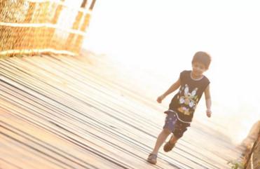 孩子被欺负时，比起叫他“打回去”，这句话更有效！