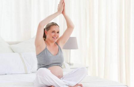 怀孕八个月手脚浮肿是怎么回事，该怎么办呢？