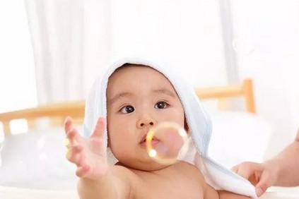 宝宝出现干呕的原因有哪些？