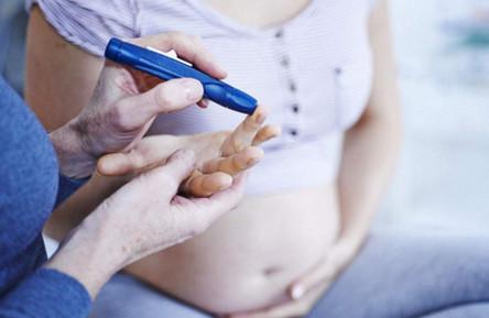 妊娠期糖尿病的危害大，孕期怎样控制和监测血糖？