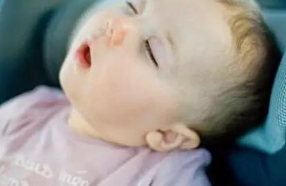 宝宝打呼噜不是睡得香，宝妈要多注意！
