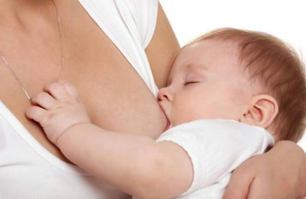 母乳喂养能让宝妈胸部下垂，这是真的吗？