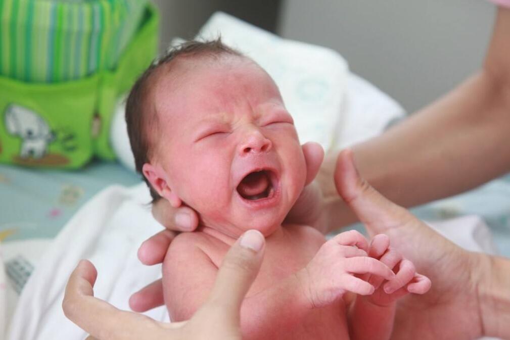 新生儿喉喘鸣的原因