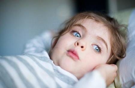 宝宝爱出汗缺钙、缺锌？还是病了？