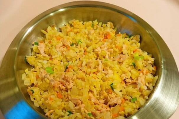 鲑鱼黄金蛋炒饭 宝宝也能轻松爱上的营养蛋炒饭