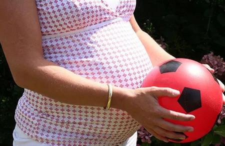 孕妇后期做什么运动有助于顺产？