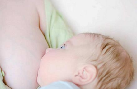哺乳期感冒该如何科学母乳喂养？