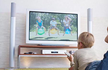 你会不让宝宝看电视吗，需要怎样做才是最恰当的？