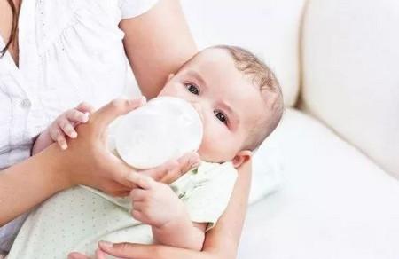 宝宝一天要喂几次奶，为什么要强调按需喂养？