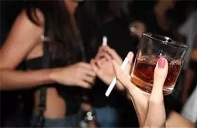 女性长期喝酒的危害有哪些 酒精的危害你一定要了解