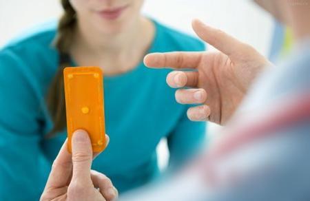 吃避孕药会导致排卵期出血吗 哪些人不能吃避孕药呢？