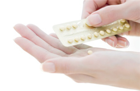 吃避孕药会导致月经提前来吗 避孕药的危害你了解多少？
