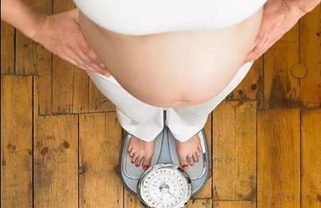 孕期体重增长标准！孕妇体重过轻或者过重对胎儿有何影响？
