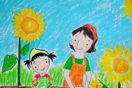 幼儿帮妈妈做家务的儿童画