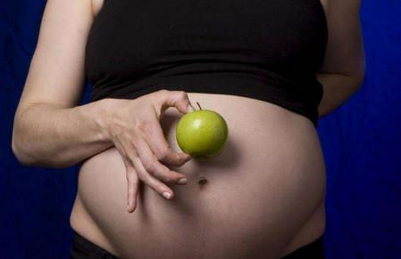 孕期做四维彩超时，肚子里的宝宝在干什么？