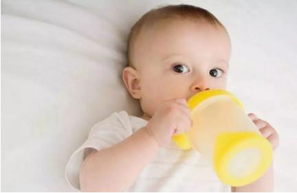 婴幼儿喝水有讲究，哪些事项需要多加注意？