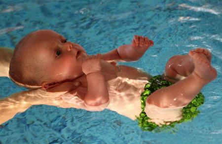 新生儿小宝宝游泳有哪些好处？你都知道吗？