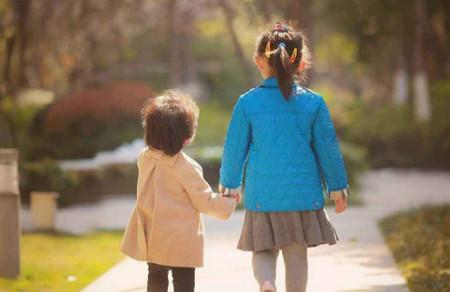 孩子不爱表达，家长该如何帮助孩子用语言大胆表达？
