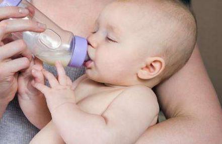 原来宝宝喝水也有如此多的讲究，你会正确喂水吗？