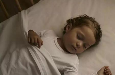 开夜灯睡觉会影响孩子发育吗？