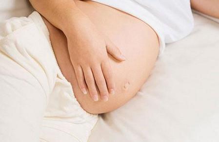 孕妇什么睡姿会影响到宝宝的发育？