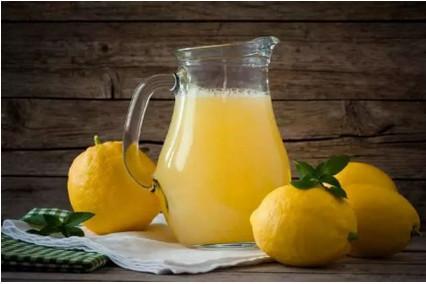 孕妇可以喝柠檬水吗？干柠檬片和新鲜柠檬哪个泡水好？