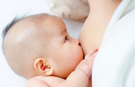 0-2岁宝宝每天该喝多少奶