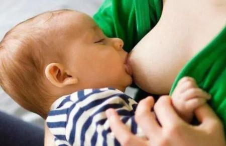 还在纵容宝宝吃夜奶？如何给宝宝断夜奶？