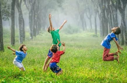 孩子去幼儿园就闹脾气，到幼儿园又没事，需不需要担心？
