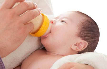 如何判断新生儿是否吃饱？你知道吗？
