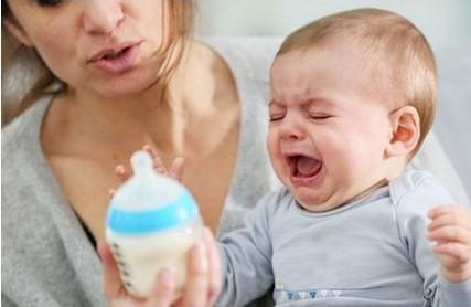 宝贝不爱吃奶瓶？如何让宝宝接受呢？