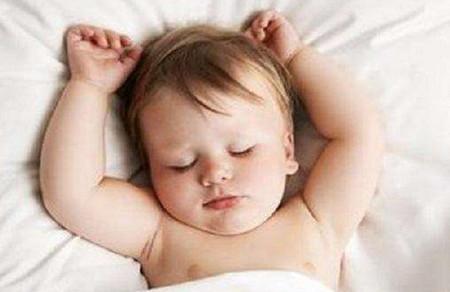 宝宝聪不聪明，从睡姿就能看出来！