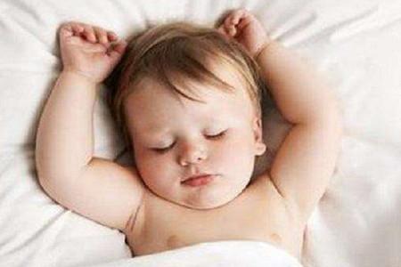 宝宝聪不聪明，从睡姿就能看出来！