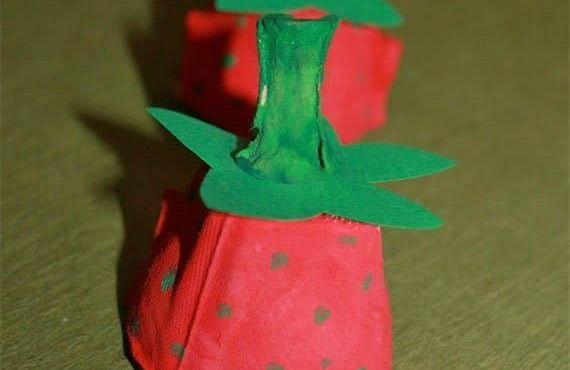 鸡蛋托立体草莓制作方法