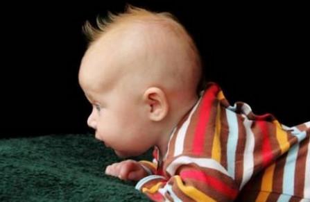 炎热的夏季，宝宝能吹空调电扇吗？